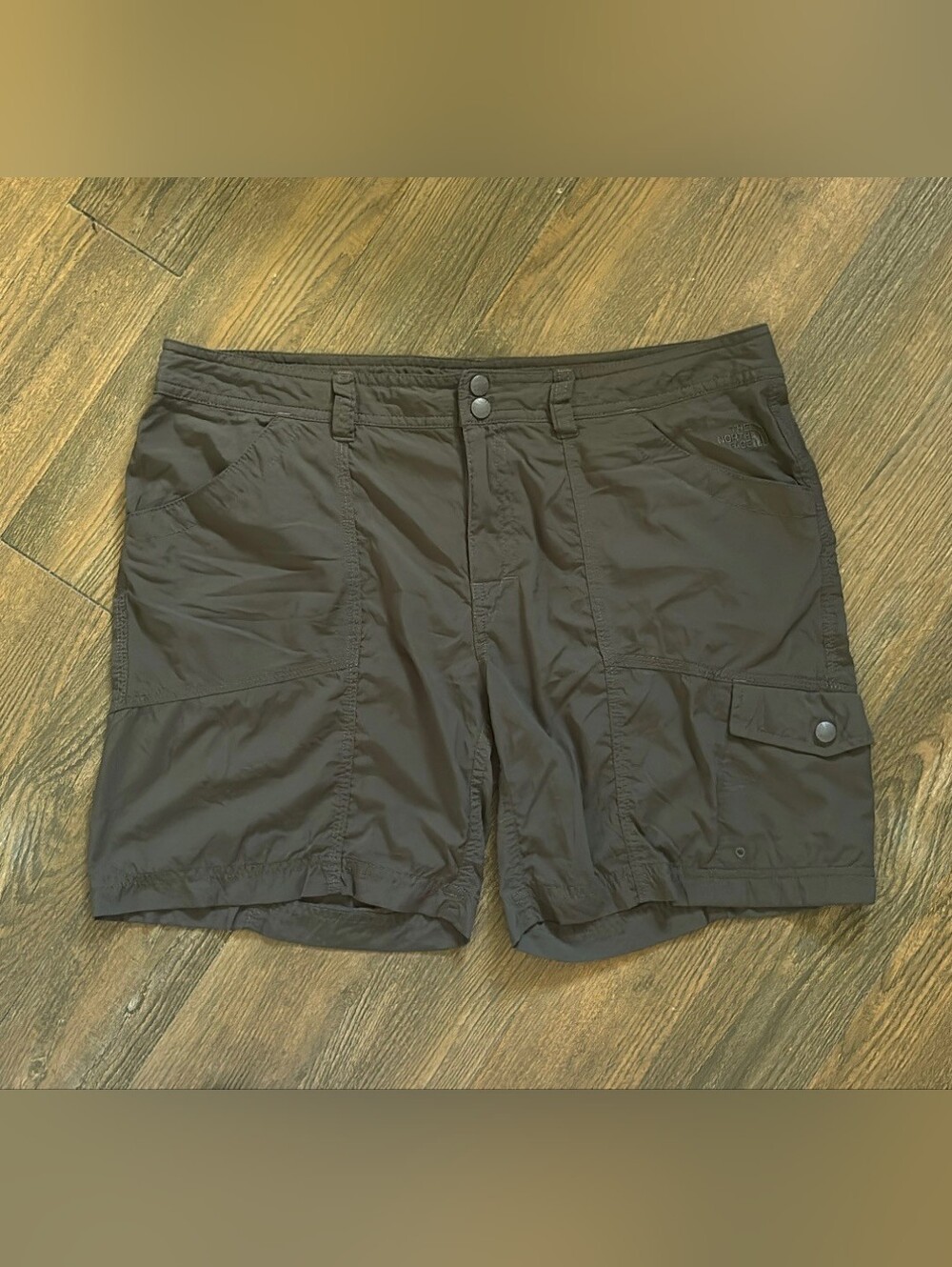 The North Face Women's Size 14 Cargo Hiking Shorts Khaki Brown Quick Dry Trail